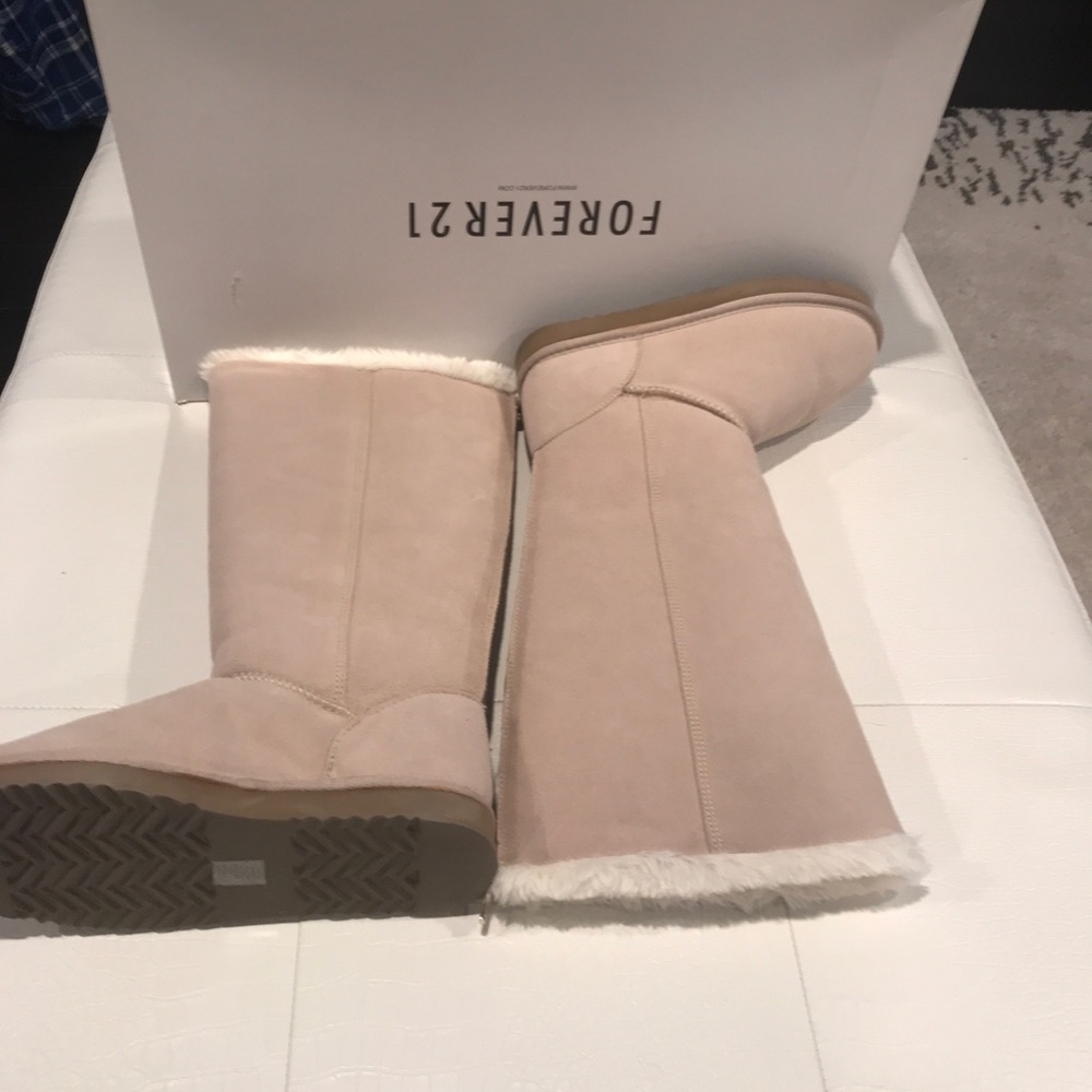 NWB Forever 21 Suede Winter Fall Boots with Fur